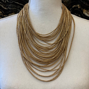 COLLAR CUERDAS DORADAS