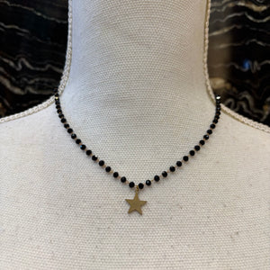 GARGANTILLA BOLITAS NEGRAS Y ESTRELLA