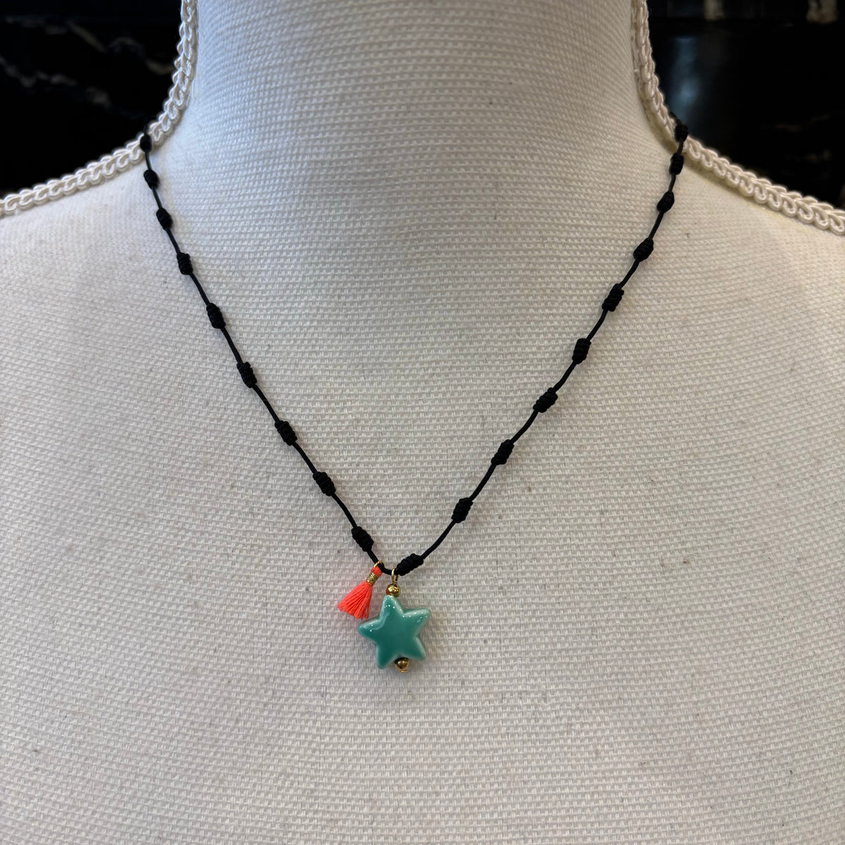COLLAR DE NUDOS CON ESTRELLA TURQUESA