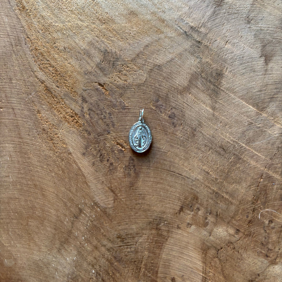 COLGANTE MILAGROSA PEQUEÑA EN PLATA