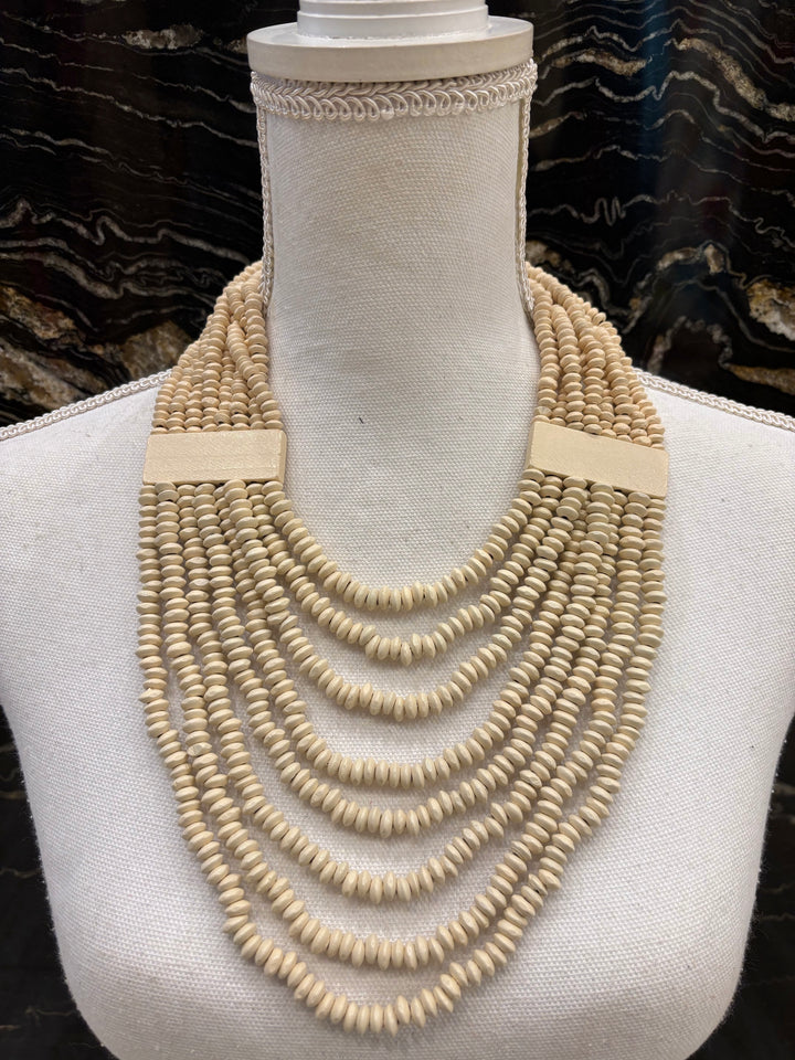 COLLAR CUENTAS BEIGE