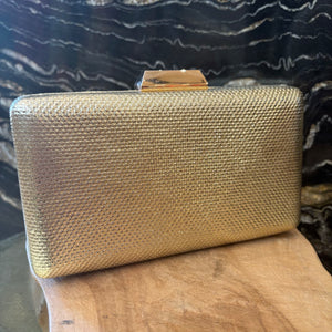 CLUTCH DE FIESTA DORADA