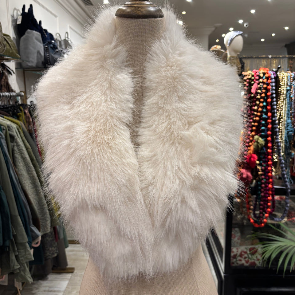 CUELLO DE PELO SINTÉTICO BLANCO ROTO