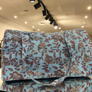 BOLSA ESTAMPADA FONDO CELESTE