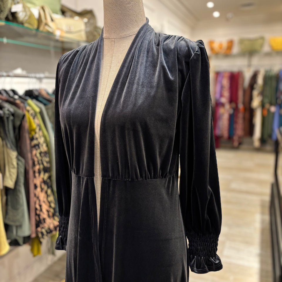 KIMONO DE TERCIOPELO CON MANGA FRUNCIDA  GRIS