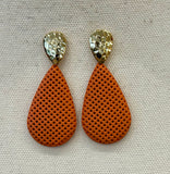 PENDIENTE DE LAGRIMA CALADA CORAL