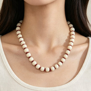 COLLAR HUESO Y CORAL BOLA PEQUEÑA