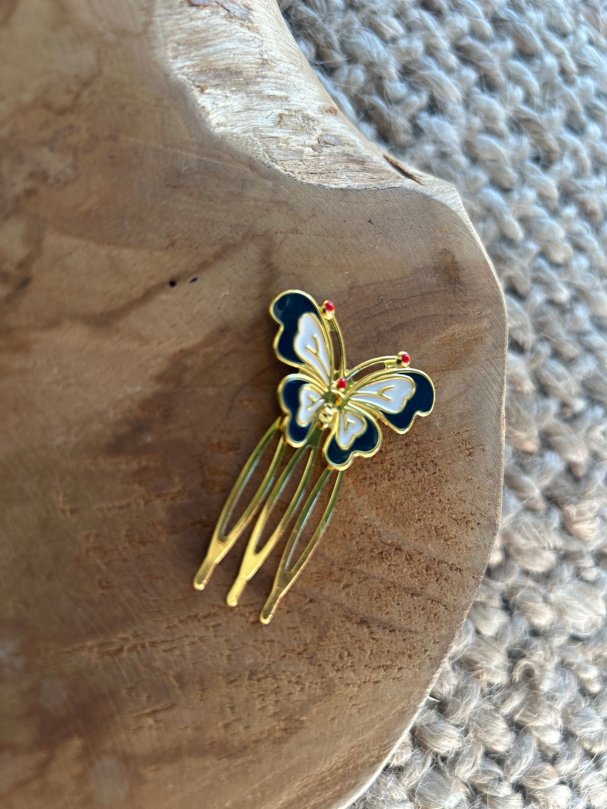 PEINECILLO MARIPOSA ESMALTADA BLANCA