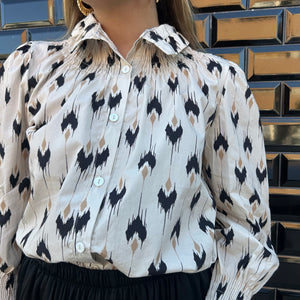 CAMISA ESTAMPADA CUELLO FRUNCIDO