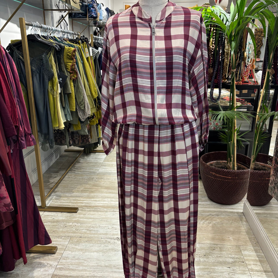 CONJUNTO DE BOMBER Y PANTALON DE CUADROS BURDEOS