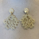 PENDIENTE CORAL BLANCO