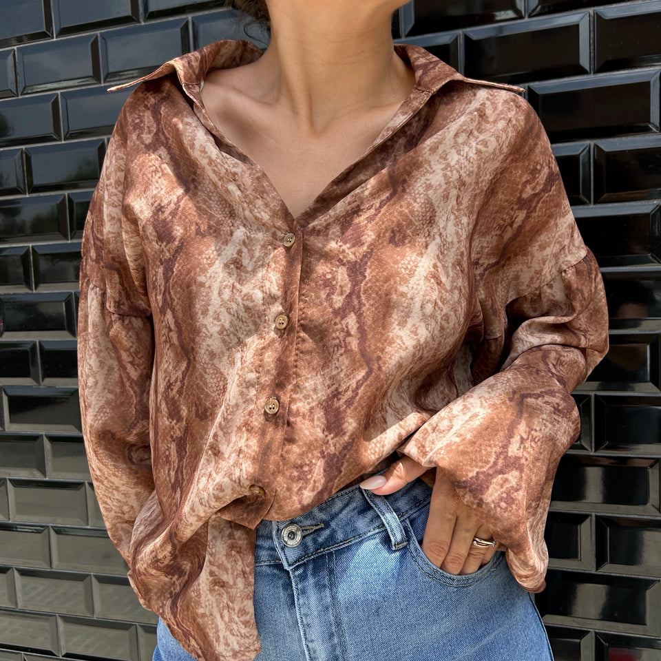 CAMISA ANIMAL PRINT MARRÓN