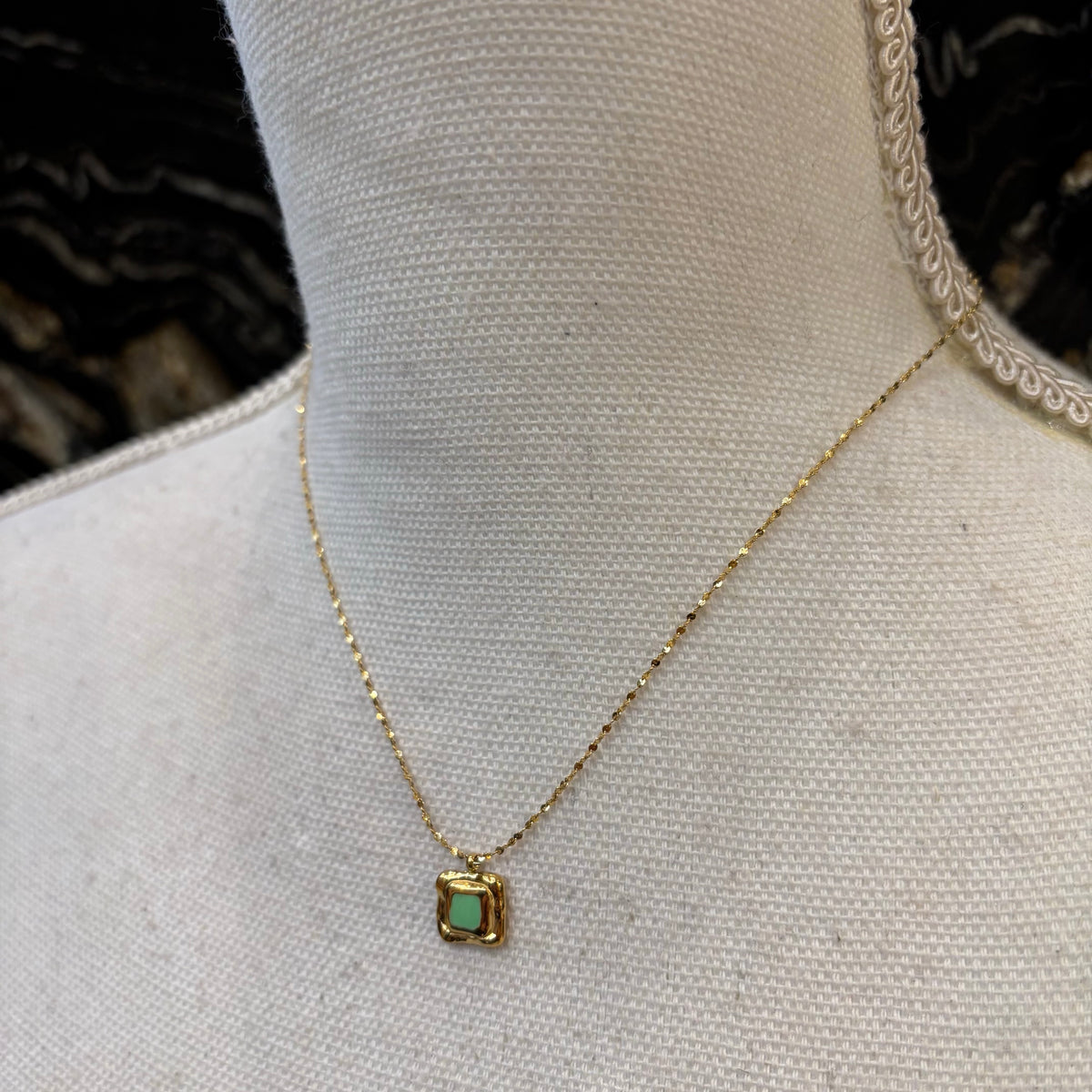 CADENA CON COLGANTE ESMALTADO VERDE AGUA