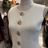 CHALECO BEIGE BOTONES DORADOS