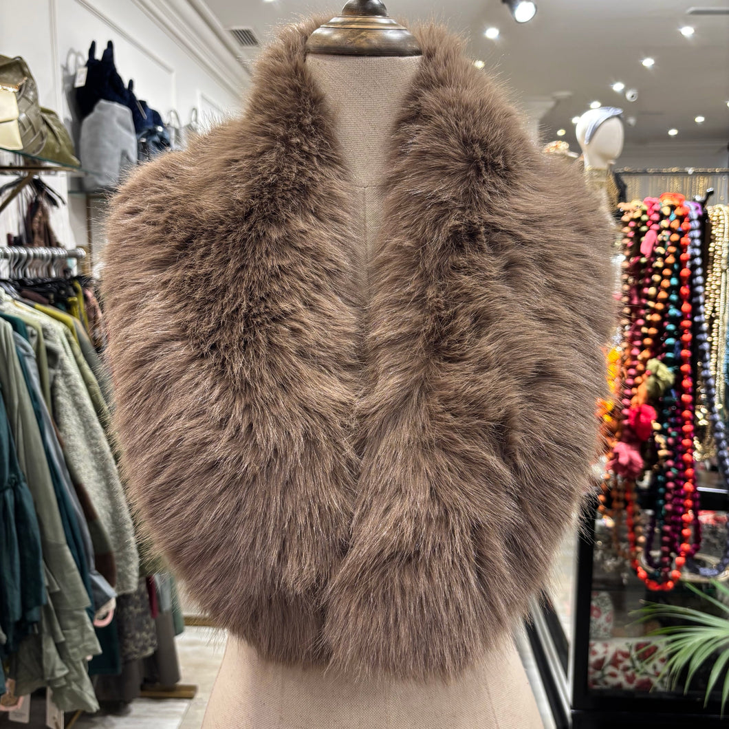 CUELLO DE PELO SINTÉTICO TAUPE