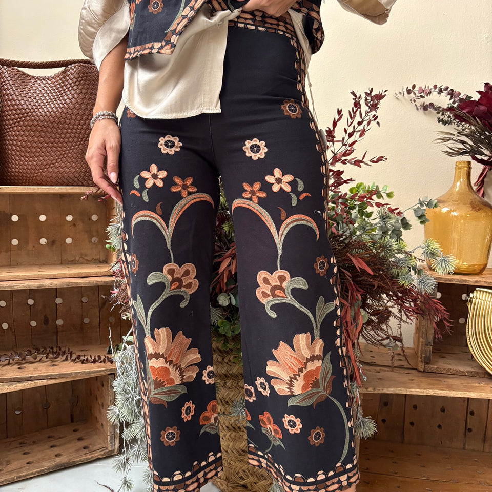 PANTALÓN ESTAMPADO NEGRO