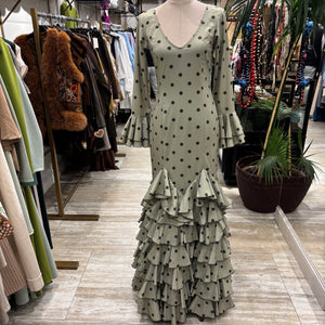 TRAJE DE FLAMENCA EN PICOS VERDE OLIVA LUNAR