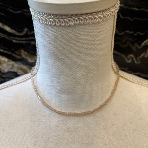 COLLAR CUENTAS MAQUILLAJE