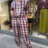 CONJUNTO DE BOMBER Y PANTALON DE CUADROS BURDEOS