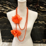 COLLAR LARGO FLOR DE TELA BOLAS NARANJA