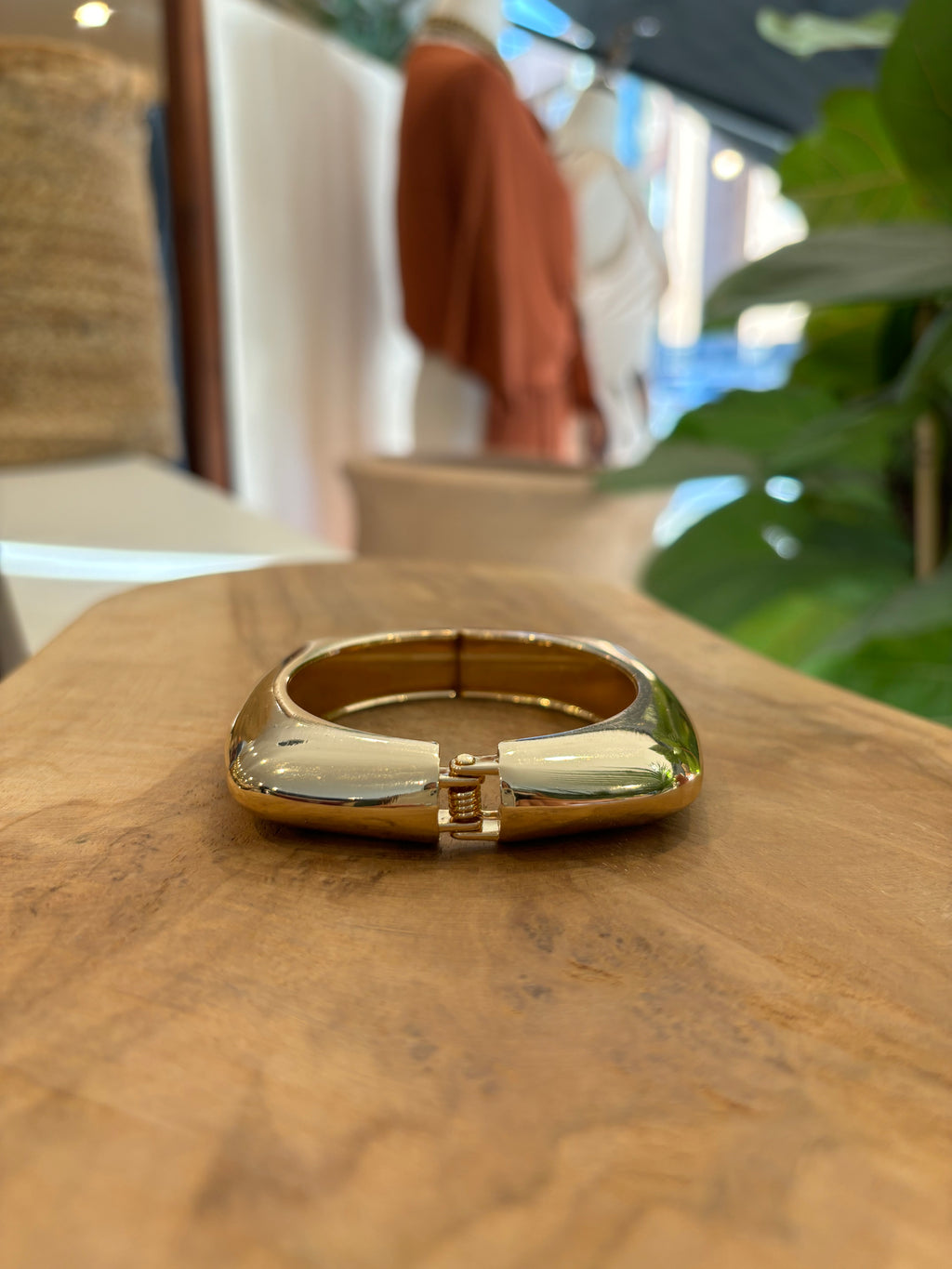 BRAZALETE CUADRADO DORADO