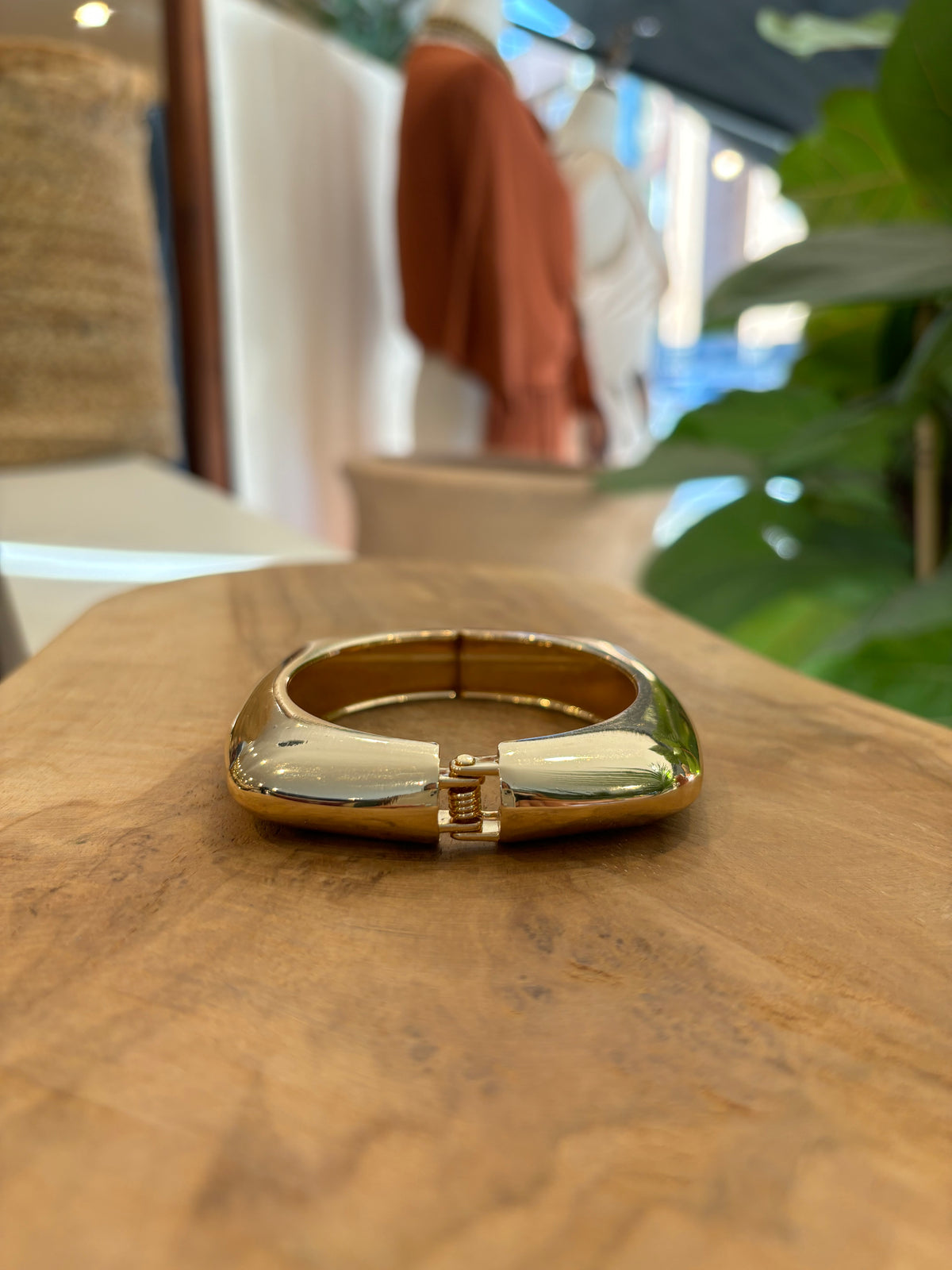 BRAZALETE CUADRADO DORADO