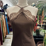 VESTIDO LENCERO ASIMETRICO MARRON