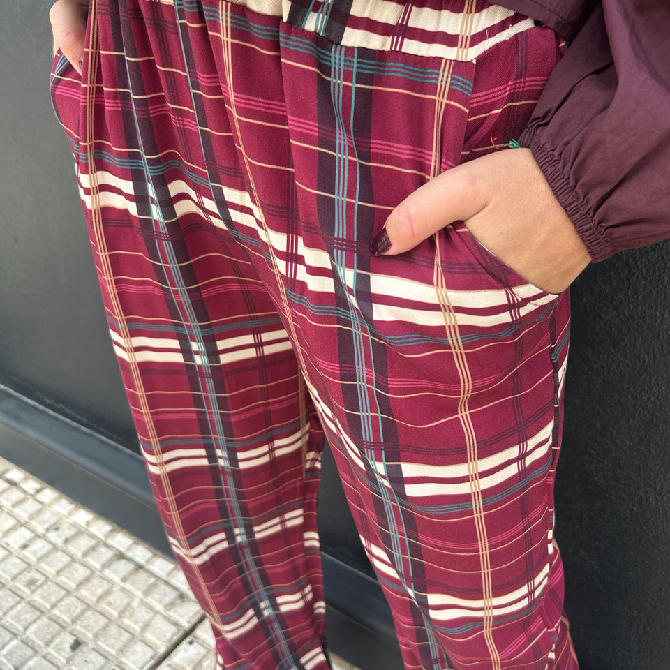 PANTALON DE CUADROS BURDEOS