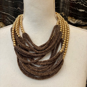 COLLAR BOLAS CHENILLA MARRÓN