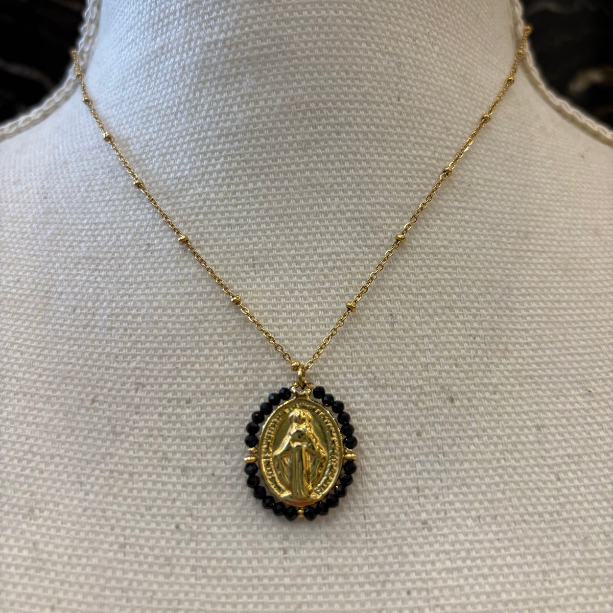 CADENA CON VIRGEN MILAGROSA NEGRA