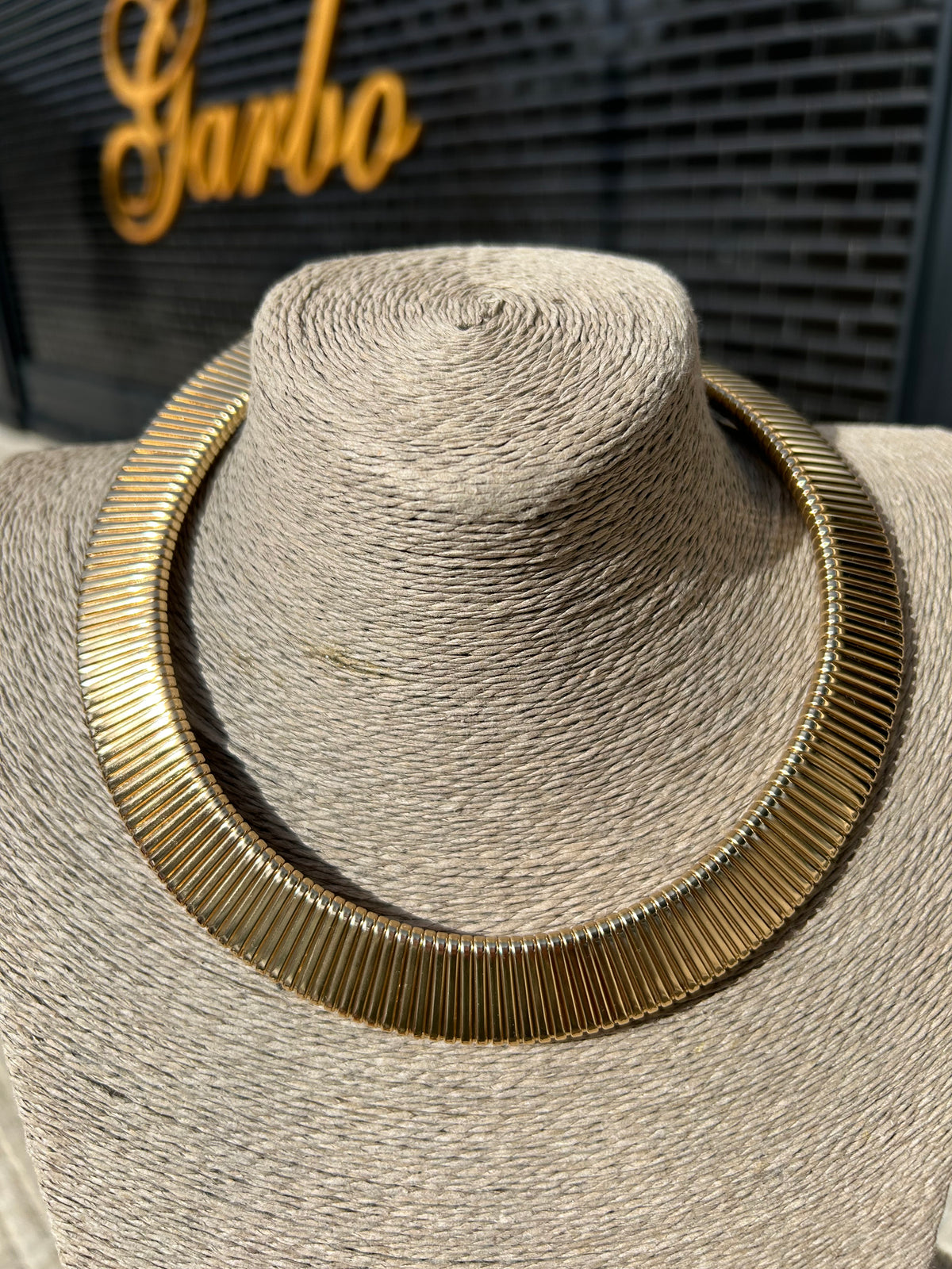COLLAR MAKEBA