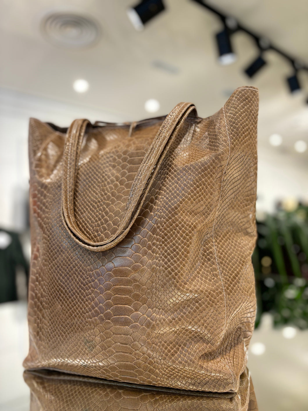BOLSO DE PIEL ESCAMAS CAMEL