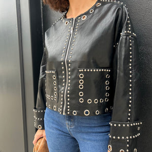 CHAQUETA DE POLIPIEL CON TACHUELAS