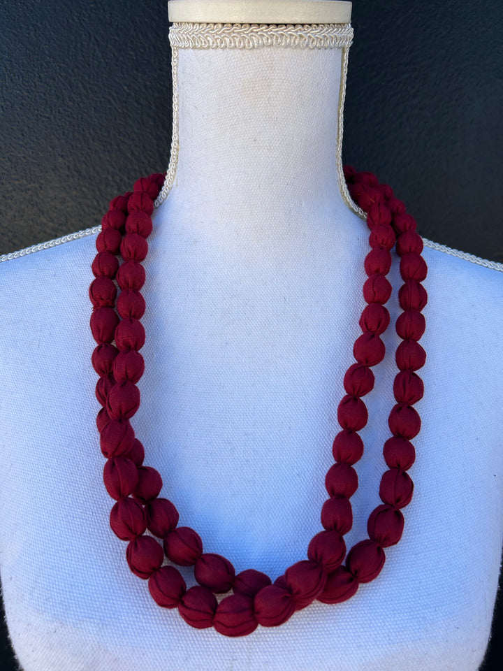COLLAR DE TELA LARGO BURDEOS
