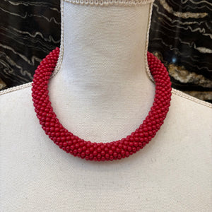 COLLAR RÍGIDO BOLAS ROJO