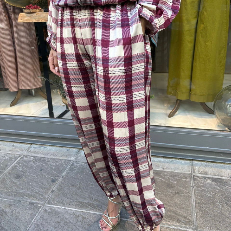 CONJUNTO DE BOMBER Y PANTALON DE CUADROS BURDEOS