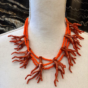 COLLAR DE CUENTAS NARANJA Y CORAL