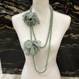 COLLAR LARGO FLOR DE TELA Y BOLAS VERDE AGUA