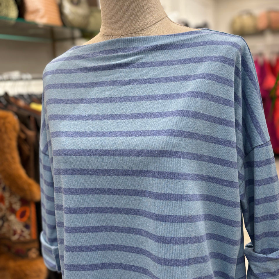 CAMISETA DE RAYAS AZUL Y CELESTE