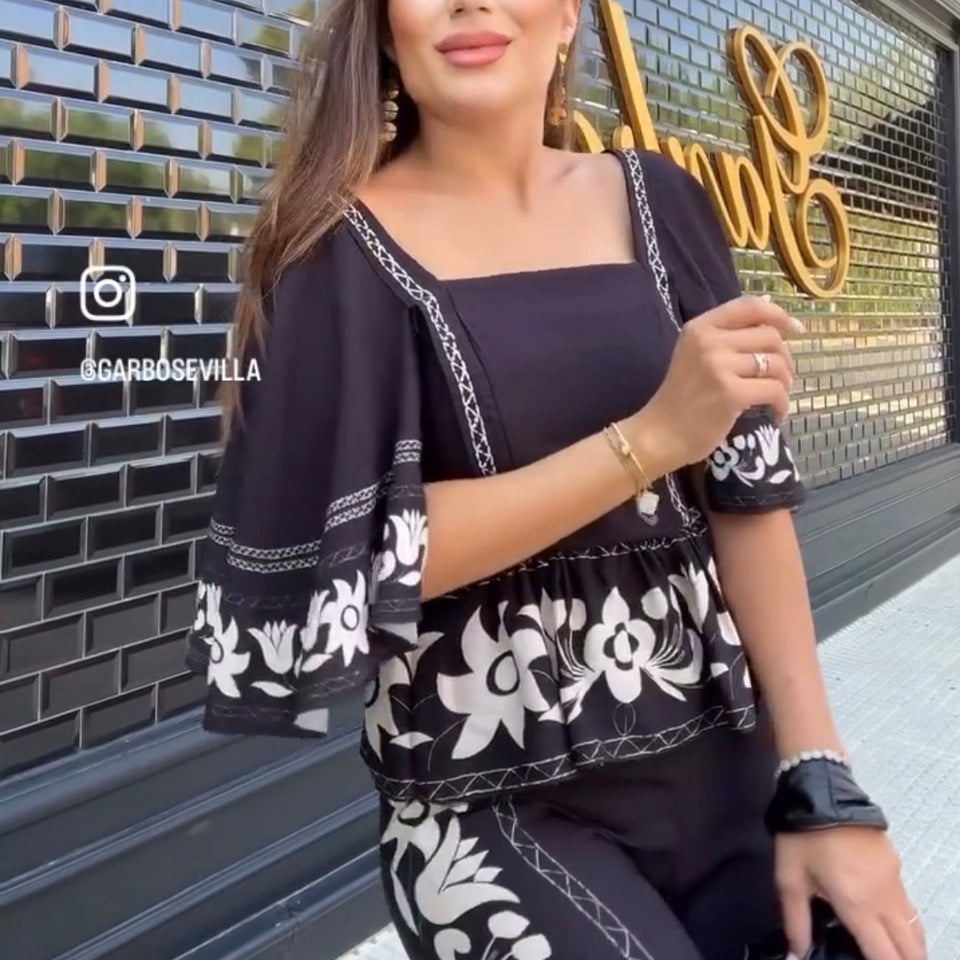 CONJUNTO DE PANTALÓN NEGRO CON FLORES BEIGE