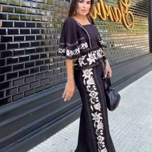 CONJUNTO DE PANTALÓN NEGRO CON FLORES BEIGE