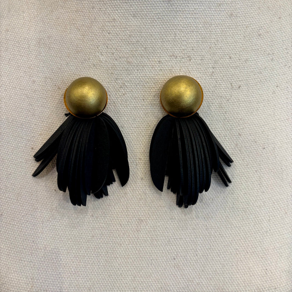 PENDIENTE FLECOS MADERA NEGRO