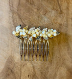 PEINECILLO DE BOLITAS BEIGE