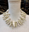 COLLAR CUENTAS GRANDES Y CORALES BLANCO Y BEIGE