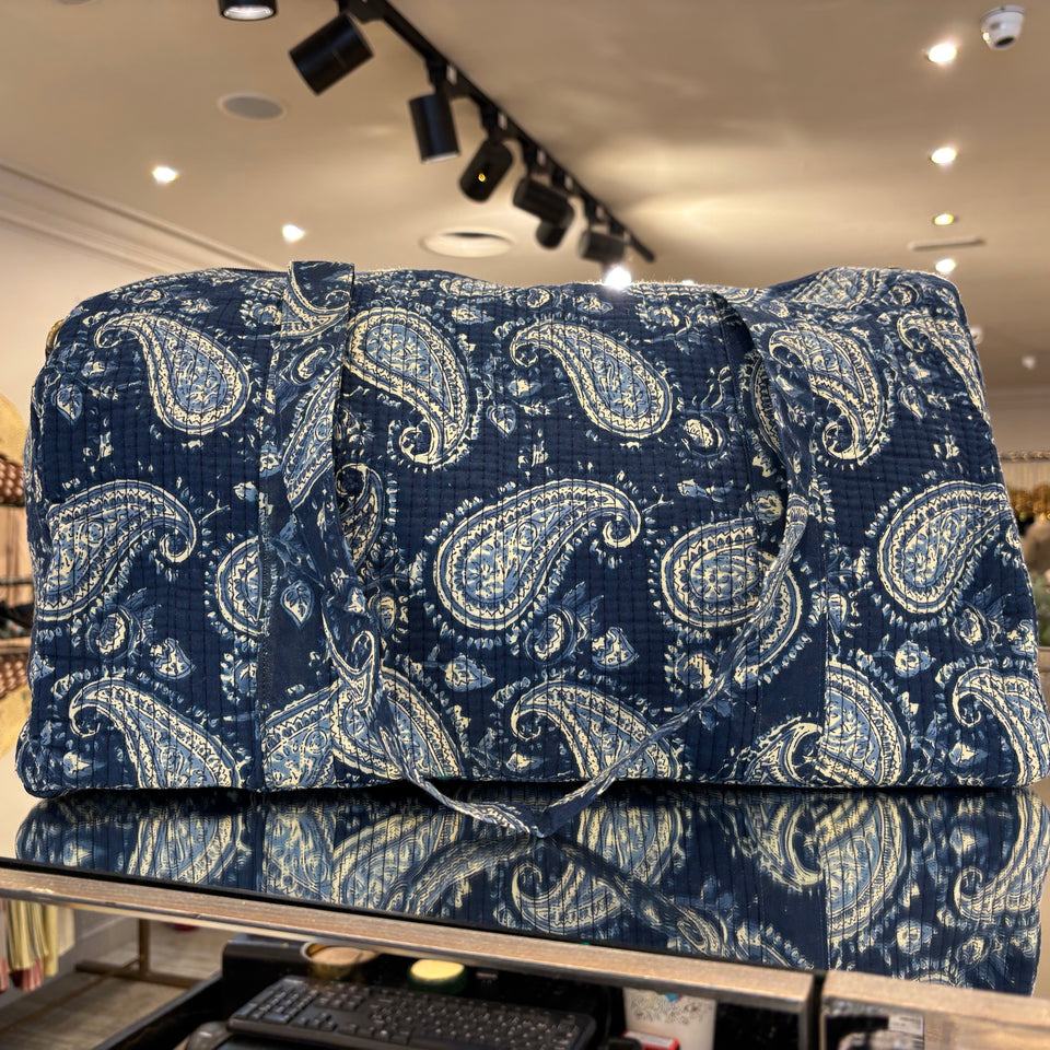 BOLSA ESTAMPADA FONDO AZUL MARINO