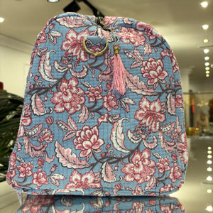BOLSA ESTAMPADA FONDO CELESTE FLOR GRANDE
