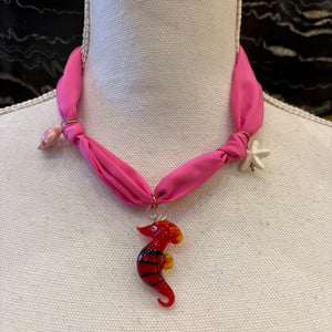 COLLAR TELA ROSA