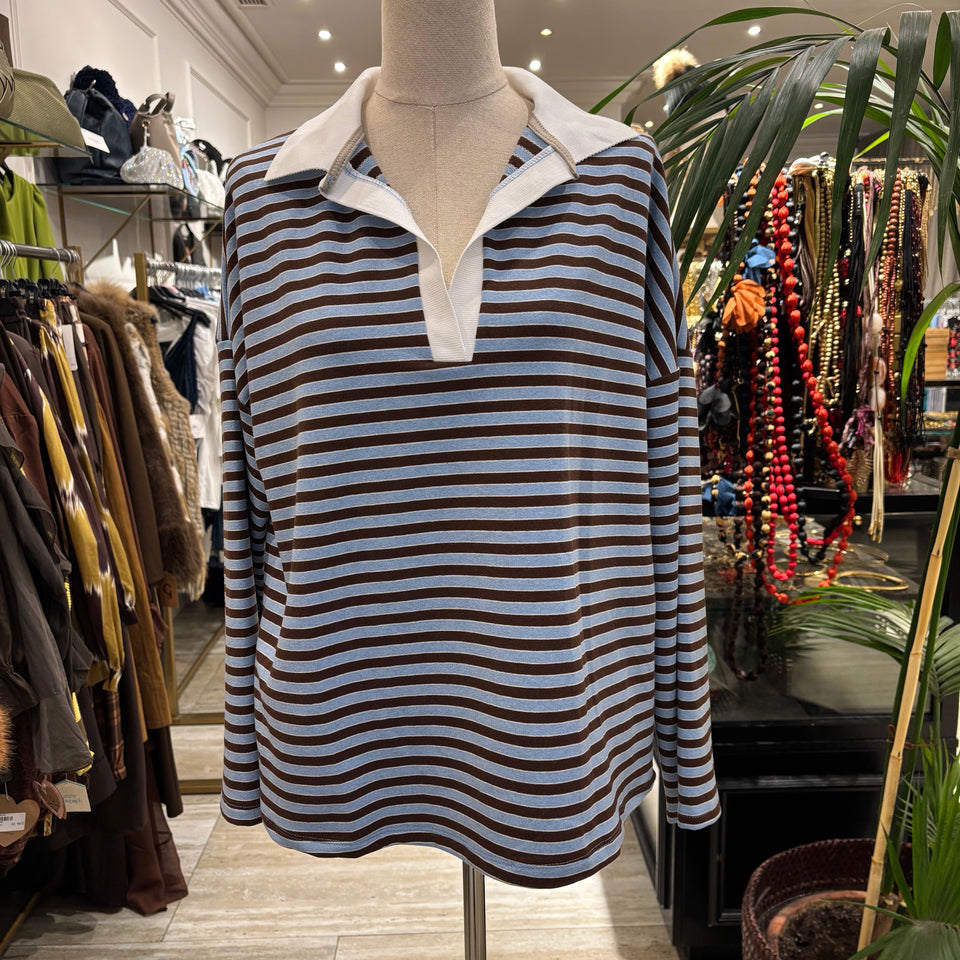 CAMISETA POLERA DE RAYAS CELESTE Y MARRÓN