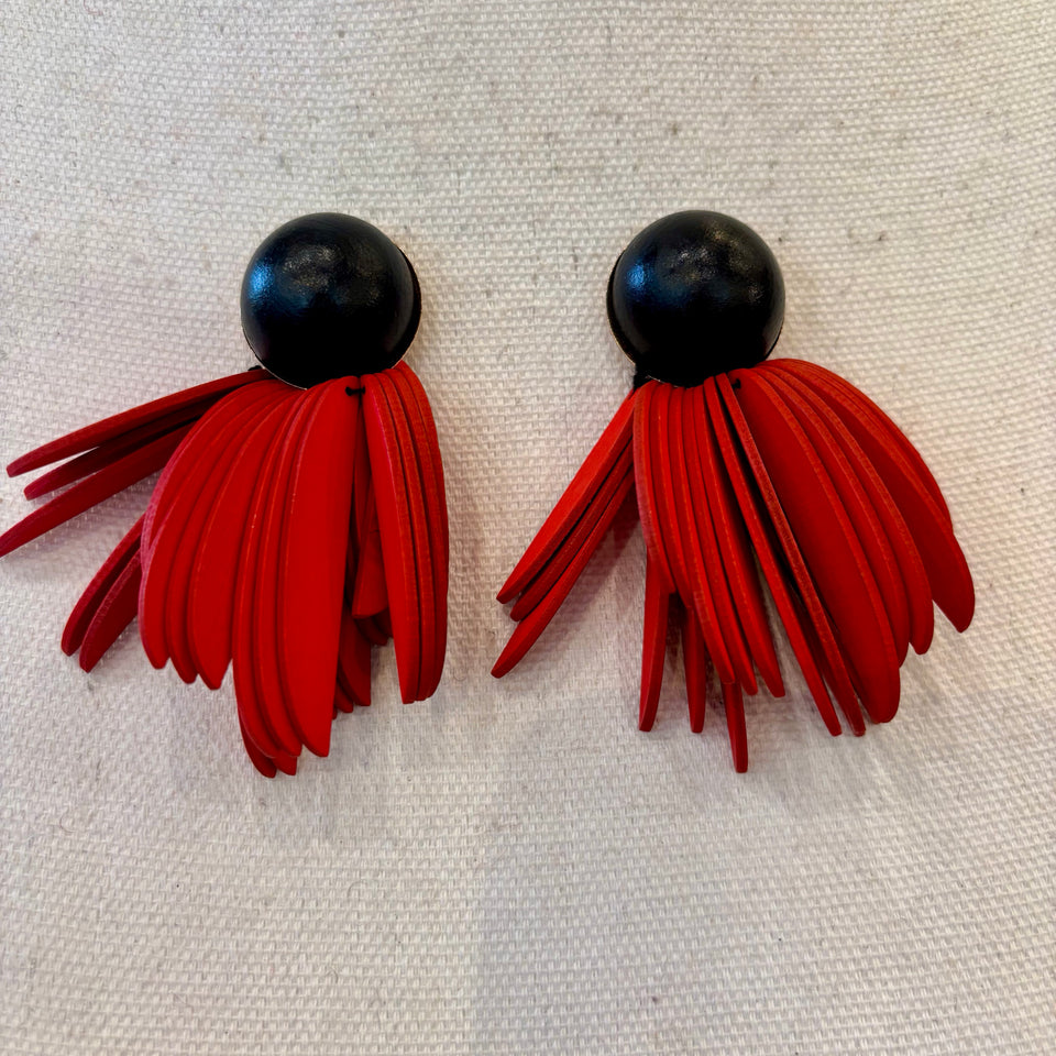 PENDIENTE FLECOS MADERA ROJO
