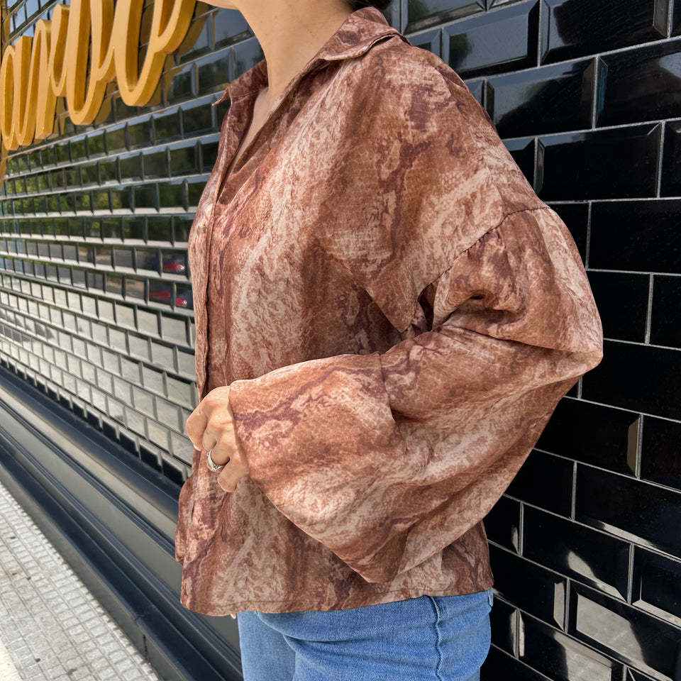 CAMISA ANIMAL PRINT MARRÓN